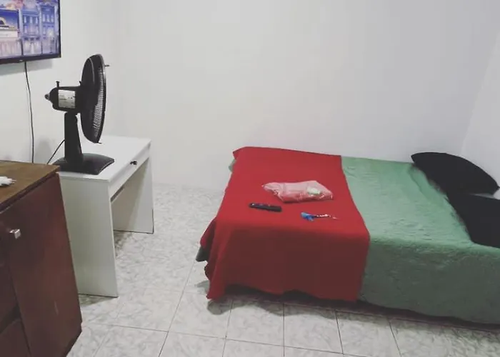 Kitnet A Uma Quadra Da Praia. Rio de Janeiro
